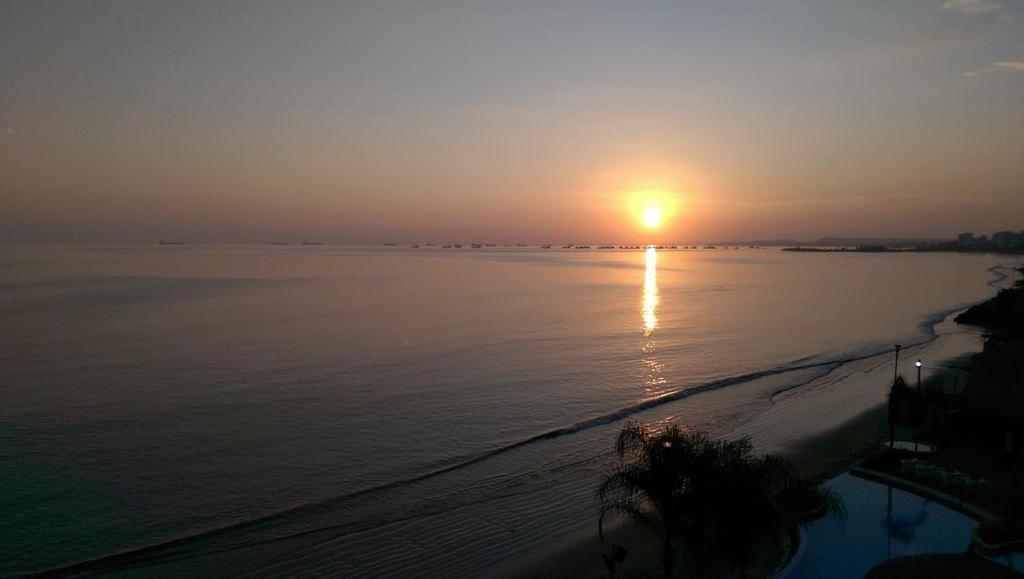 Lindo Departamento Al Pie De Playa Edificio Torre Oceanica Apartment Salinas  Bagian luar foto